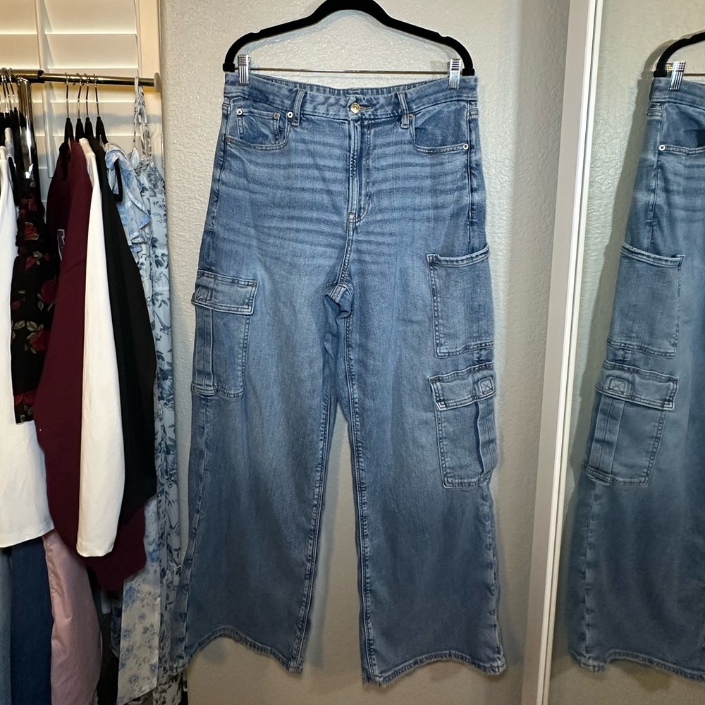AEO Curvy Super High Rise Baggy Wide Leg Cargo Jean